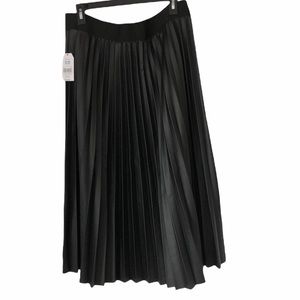 Faux leather pleated skirt